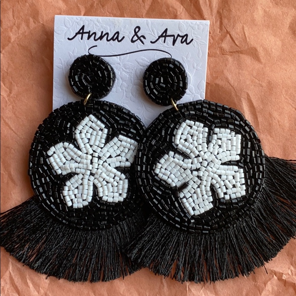 Anna & Ava Black/ White Beaded Earrings!